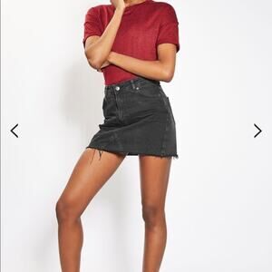 Topshop Mini Skirt‎ Women's Size 6 Faded Black Denim Raw Hem